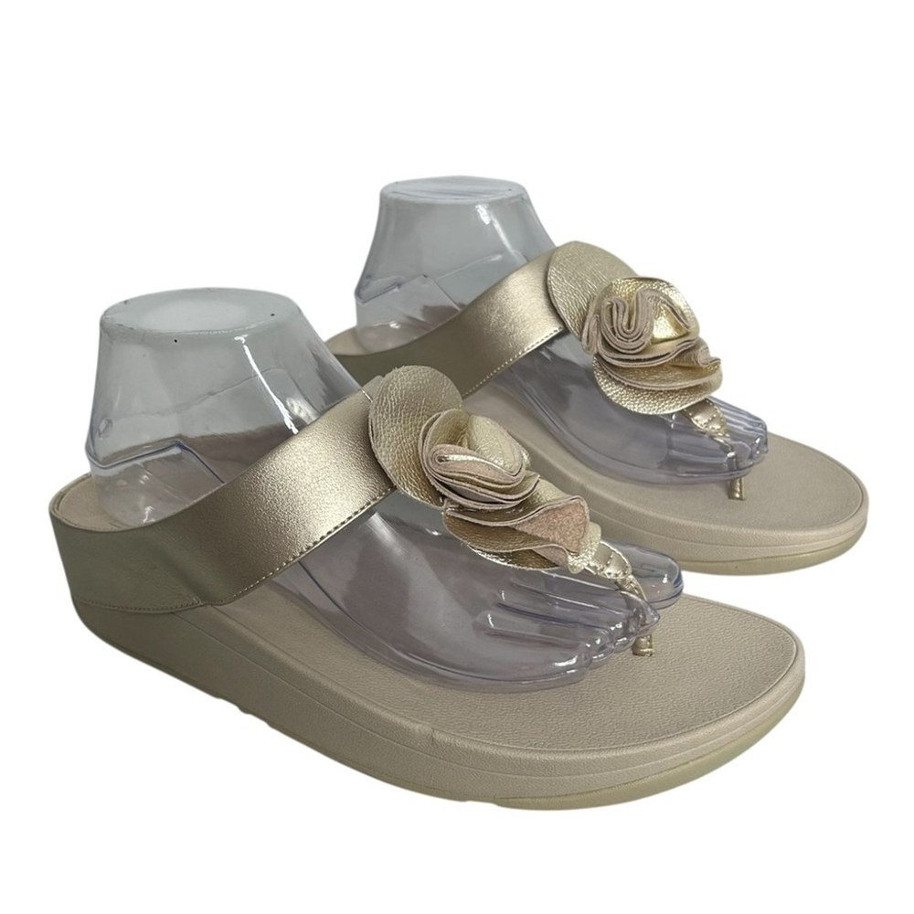FitFlop Florrie Toe-Post Comfort Wedge Sandal in Pale Gold Women’s Size 10 - Picture 2 of 10